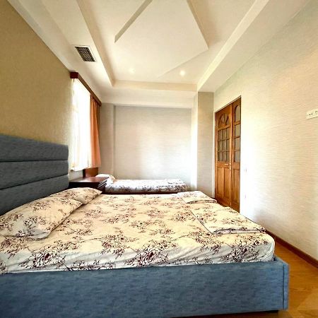 Apartments Emili エレバン エクステリア 写真
