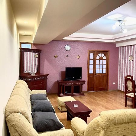 Apartments Emili エレバン エクステリア 写真