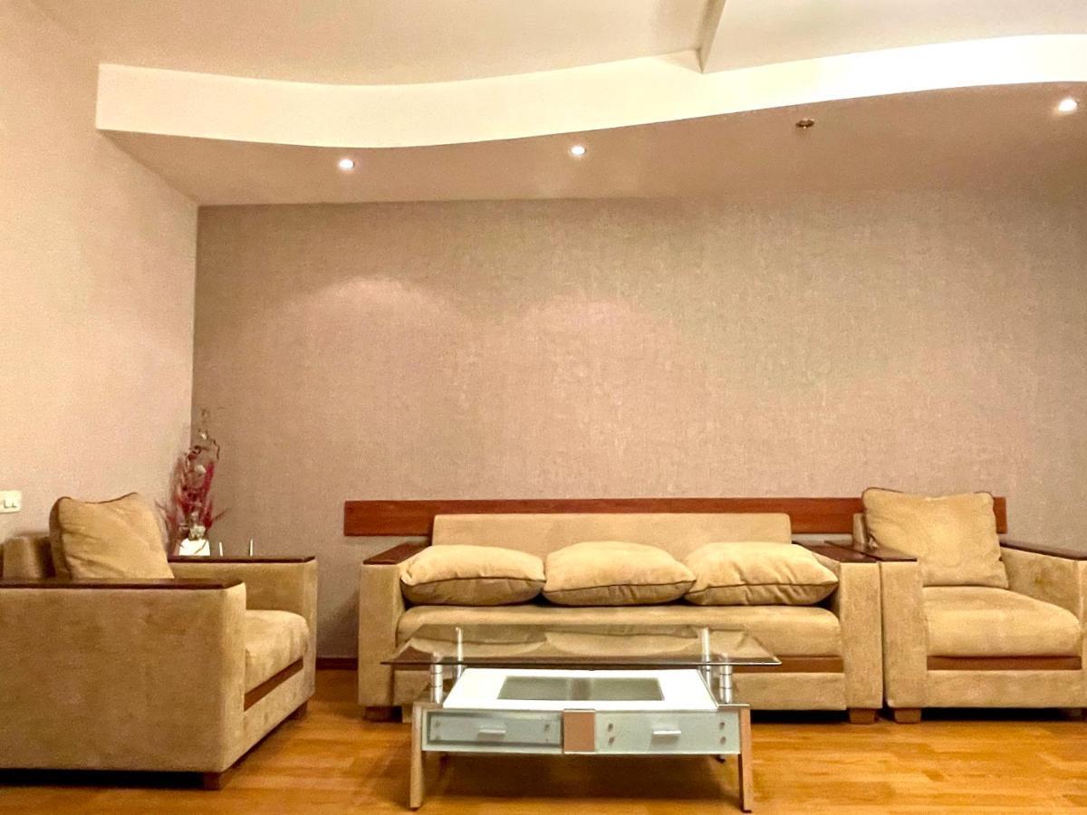 Apartments Emili エレバン エクステリア 写真