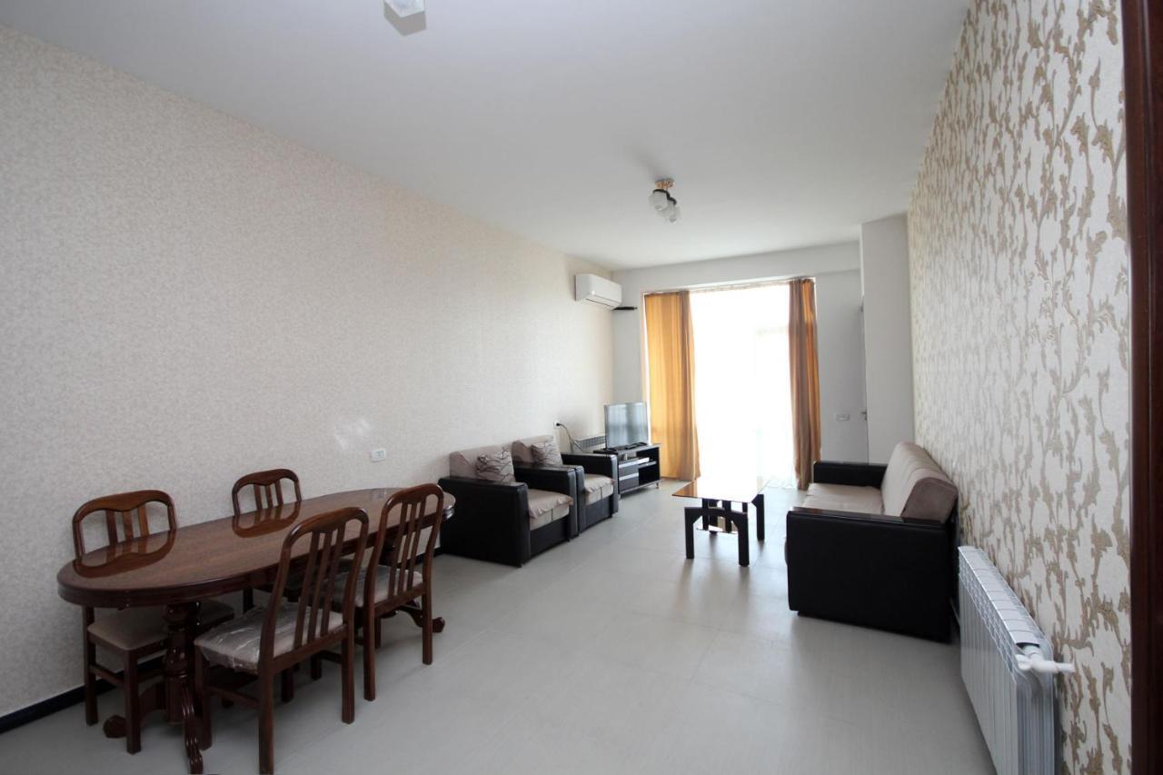 Apartments Emili エレバン エクステリア 写真