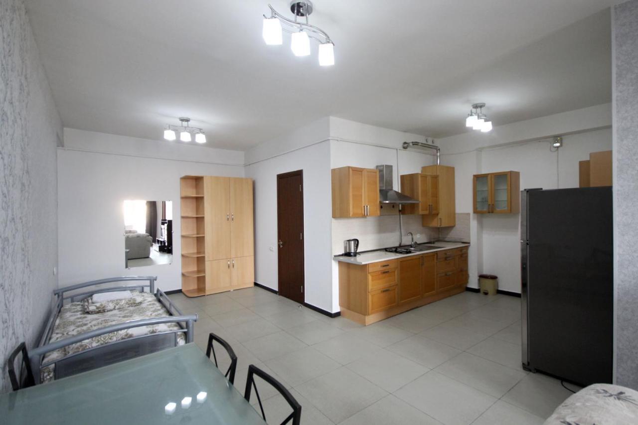 Apartments Emili エレバン エクステリア 写真