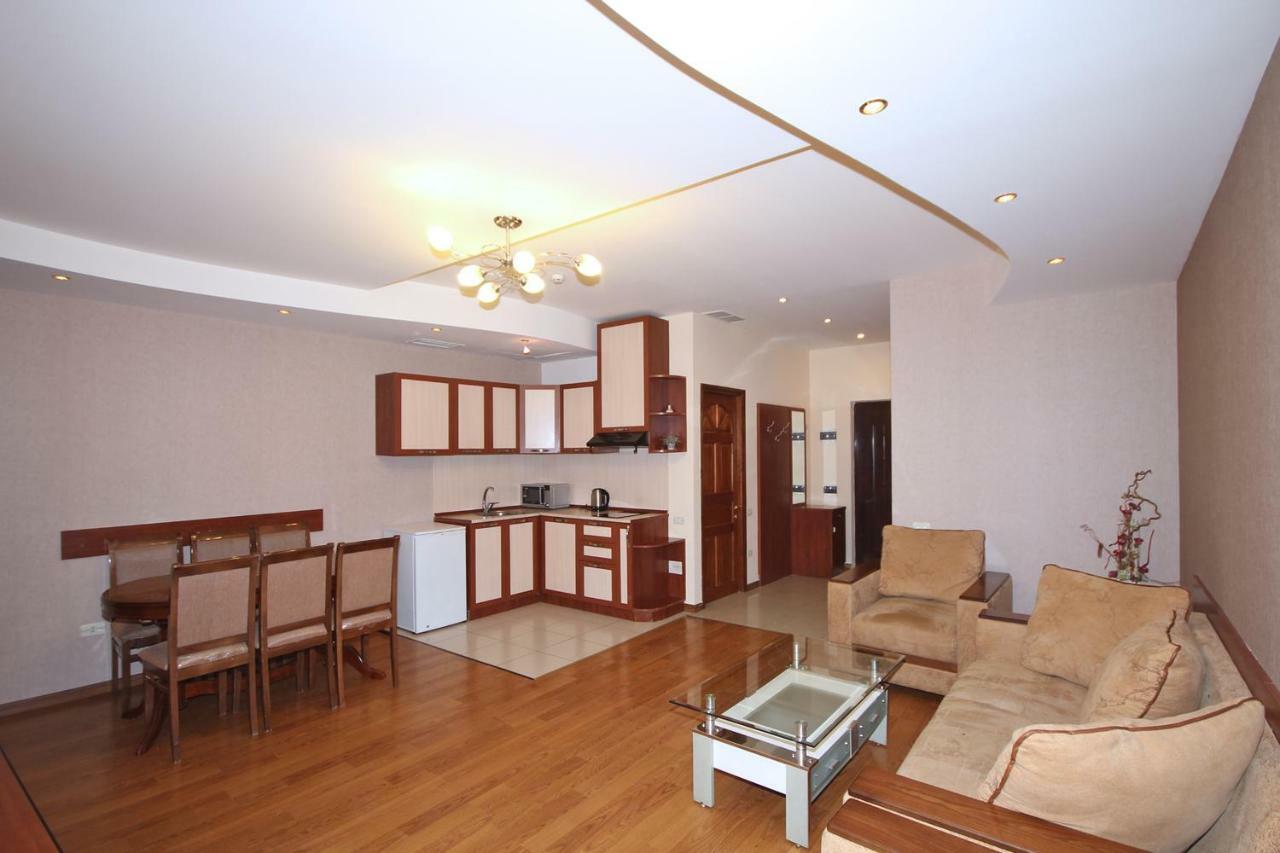 Apartments Emili エレバン エクステリア 写真