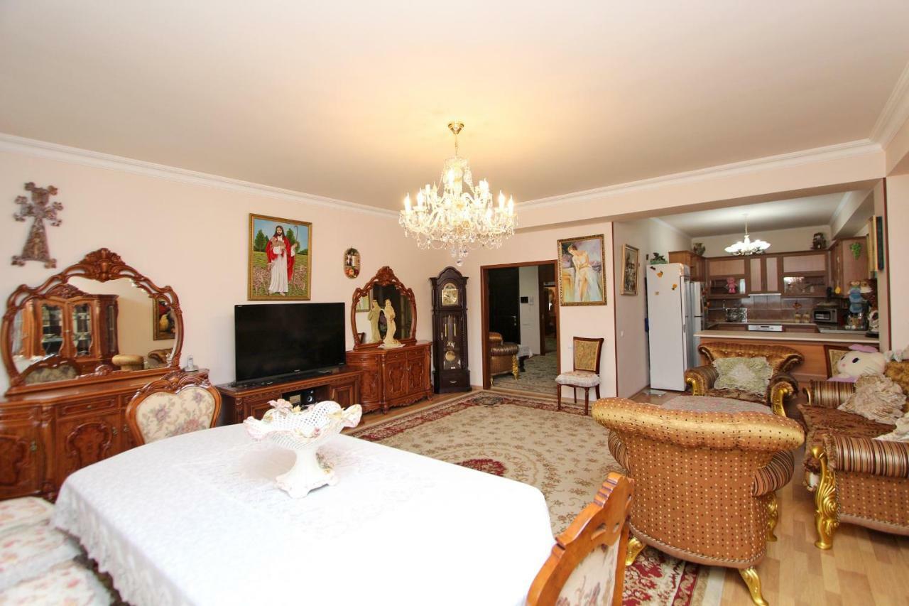 Apartments Emili エレバン エクステリア 写真